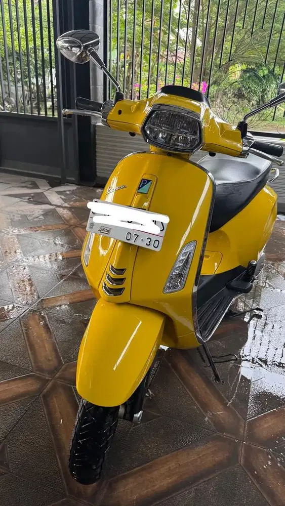 Jual vespa sprint kuning 2020 km rendah
