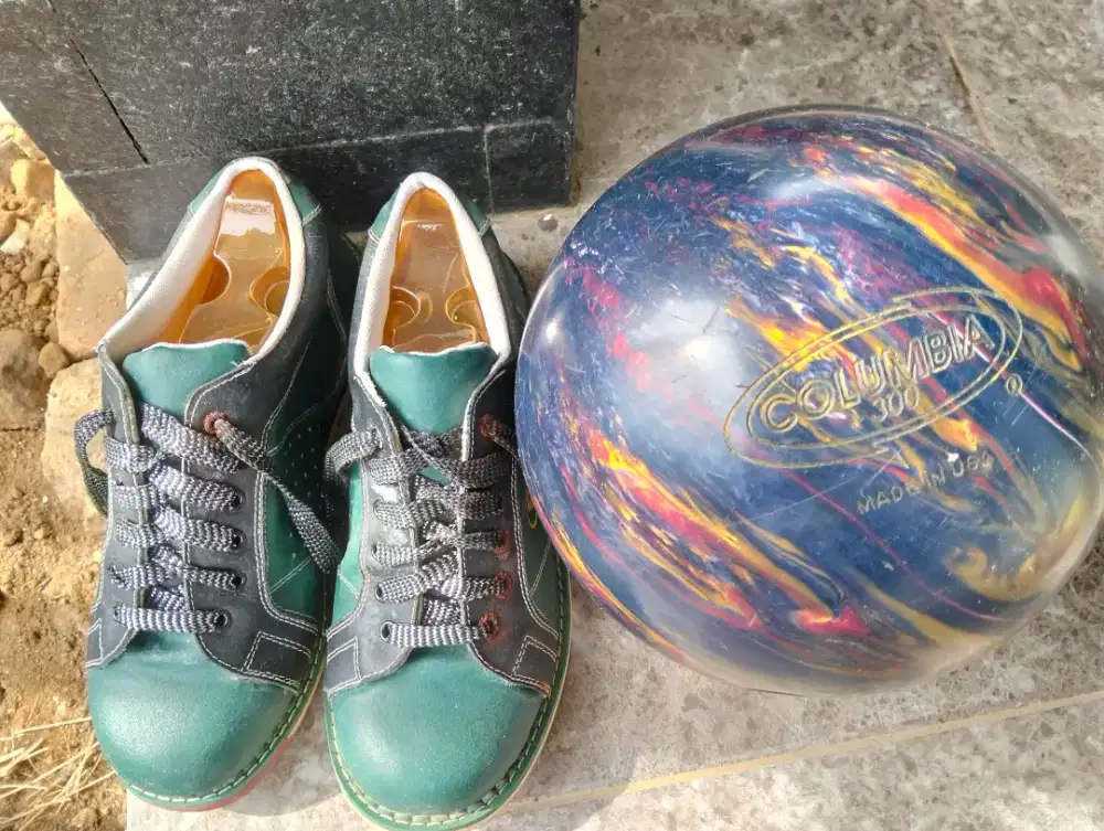 Bola bowling & Sepatu Bowling
