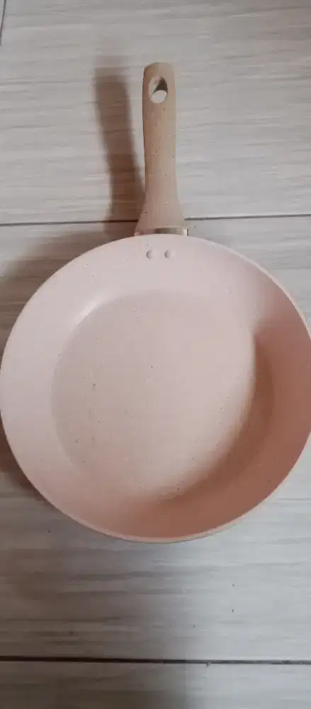 BOLDE super pan like new