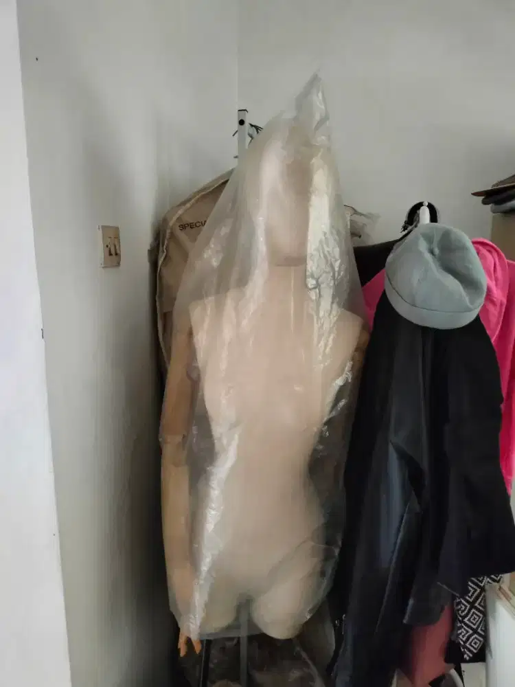 Manekin patung wanita