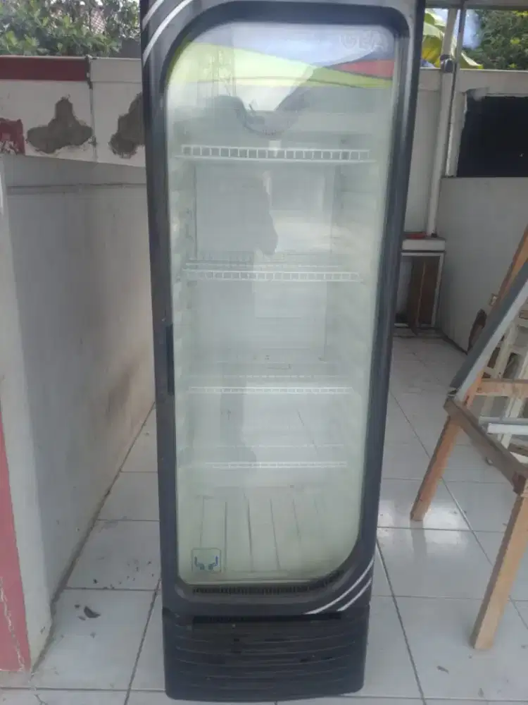 Showcase bekas ga dingin