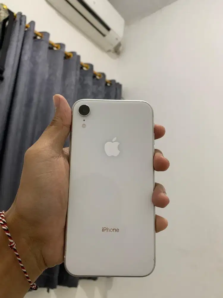 Iphone xr ibox putih 64gb Cari iphone di atas nya