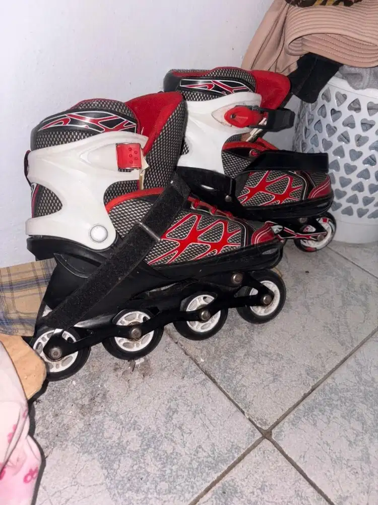 Dijual cepat sepatu roda dewasa