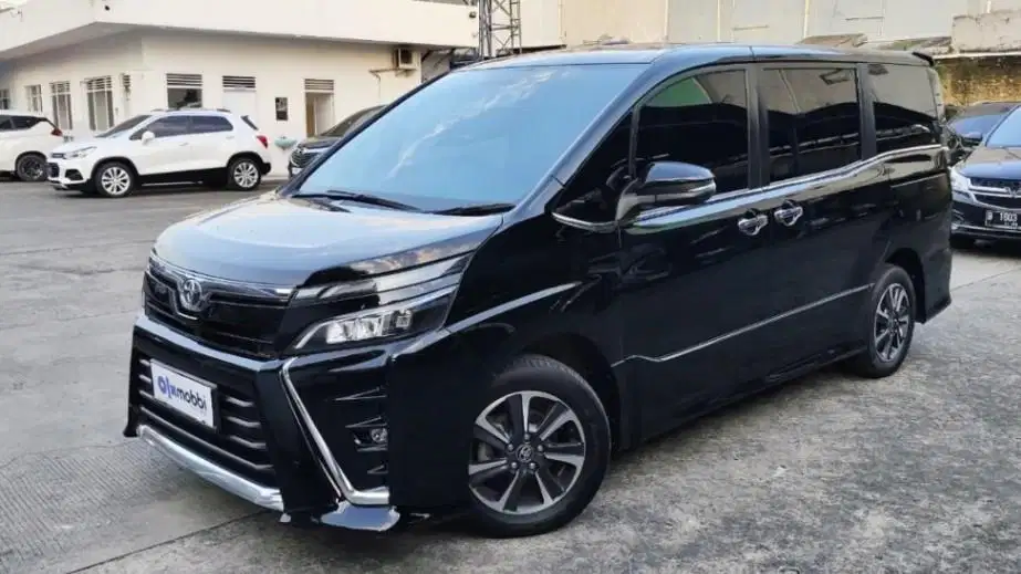 LIKE NEW - Toyota Voxy 2.0 Bensin-AT 2021