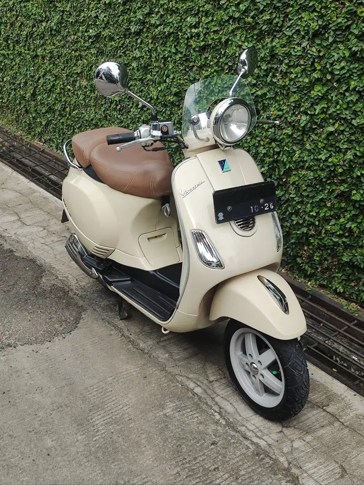 PIAGGIO VESPA LXV 150 3V IE tahun 2016 MULUSSS