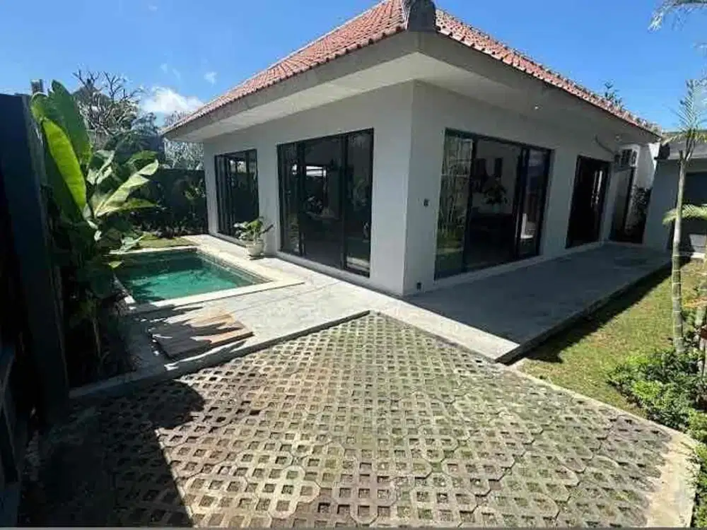 For sale leased hold 27 years villa kerobokan kedampang bali