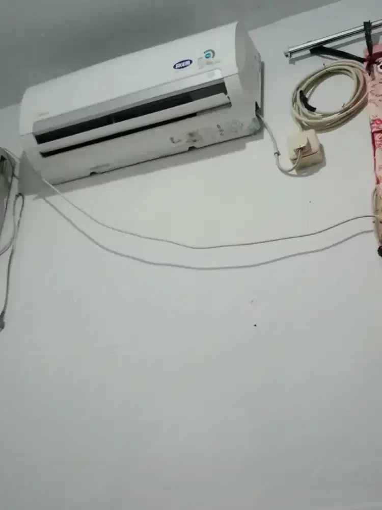 AC midea 3/4 masih bagus