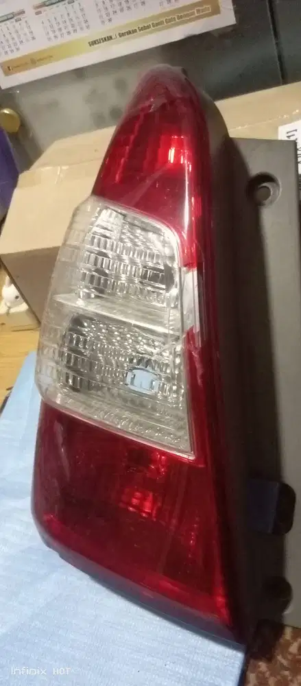 Lampu belakang Innova 2015 kiri