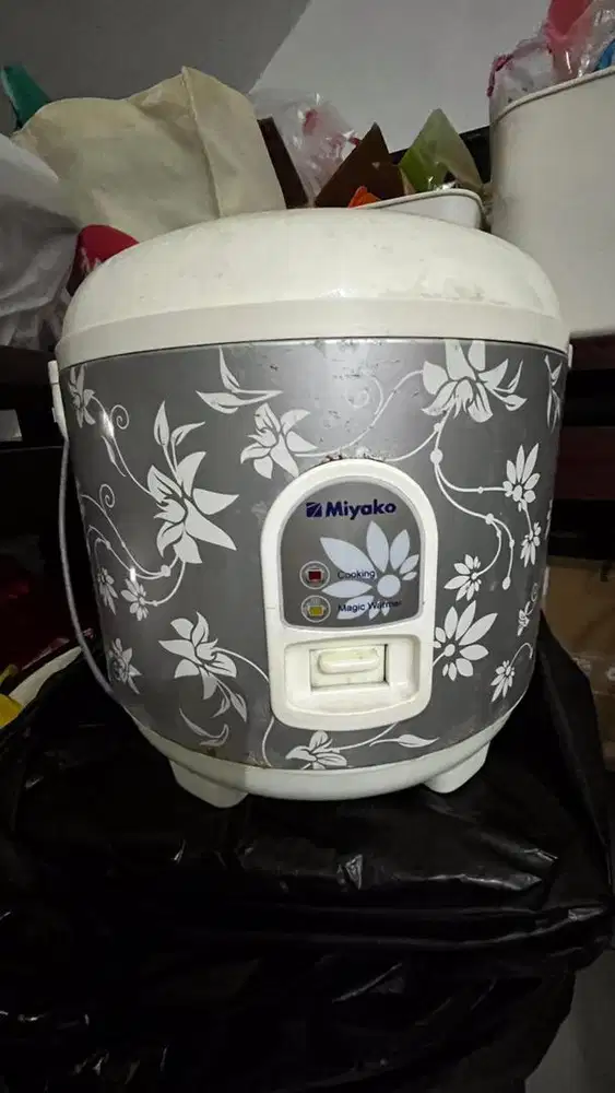 Rice Cooker Magic Com MIYAKO 1.8L