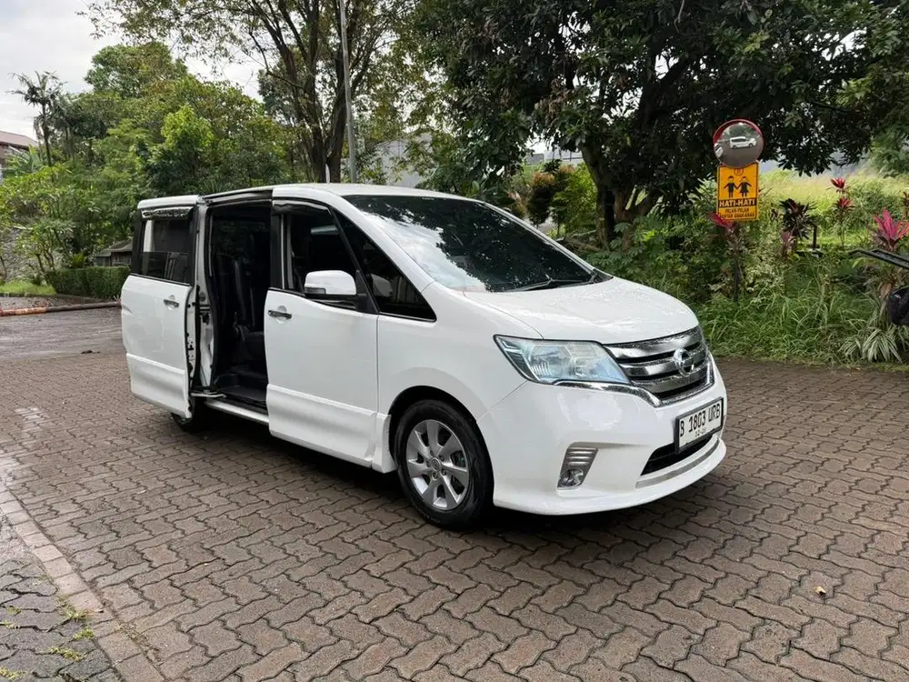 Nissan serena HWS 2013 MURAH