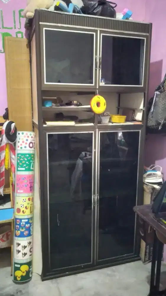 Dijual Lemari Pintu Kaca