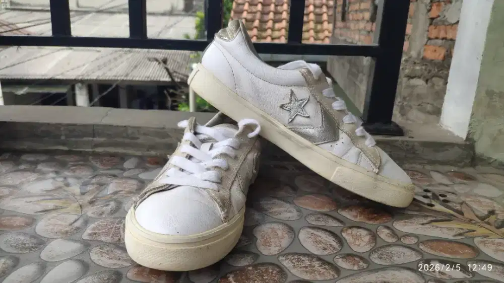 Sepatu Converse pro leather