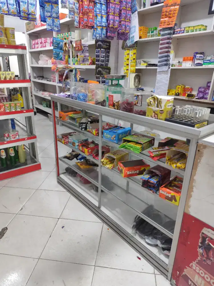 Dijual etalase kaca aluminium