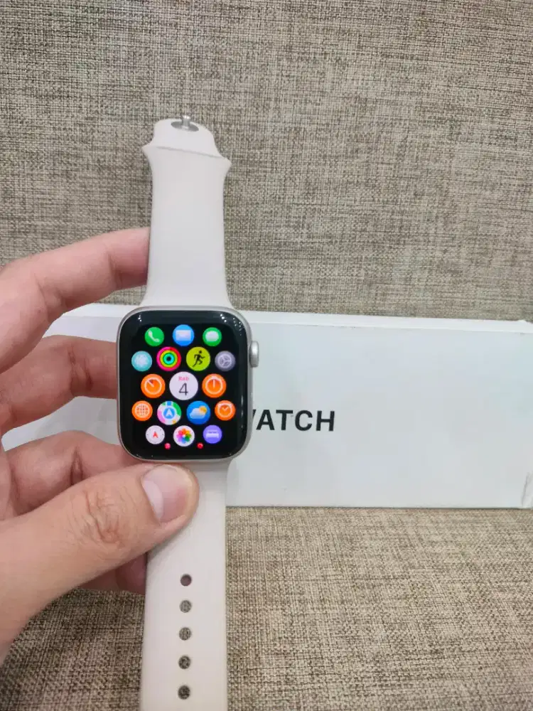 apple watch SE 2 44mm starlight mulus like nee