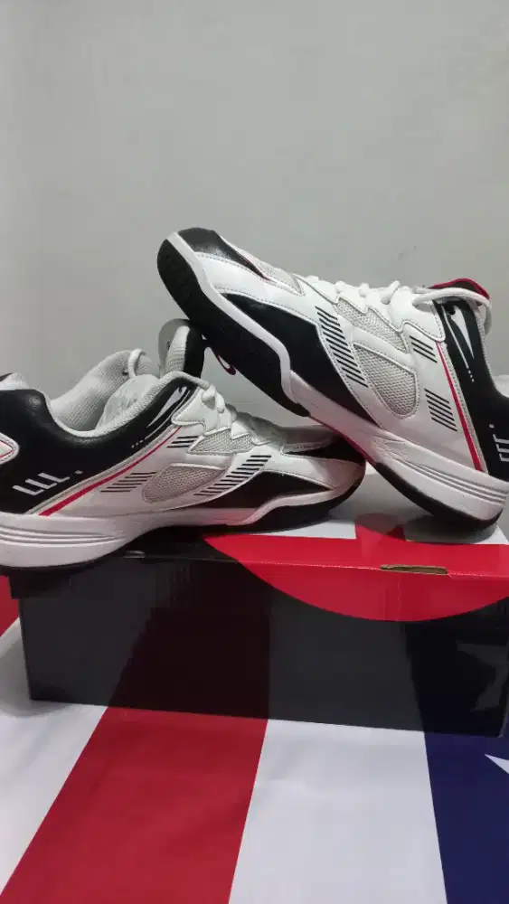 Sepatu Felet bulutangkis badminton tennis