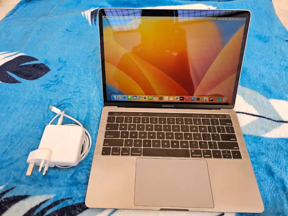 MacBook Pro 2019 Touchbar Intel Core i7 RAM 16/256 GB Like New Bisa TT
