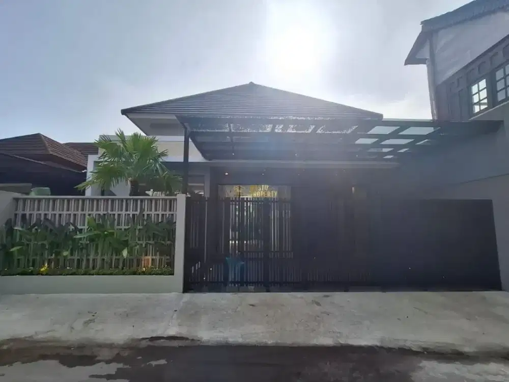 RUMAH CANTIK, CARPOT 2 MOBIL, TIMUR CANDI SAMBISARI DI KALASAN