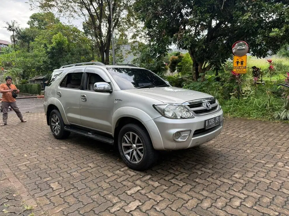 TOYOTA FORTUNER BENSIN 2006 MURAH