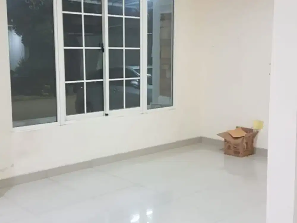 Rumah Bagus Di Green Lake City Luas 6x15 2 Lantai Berikut AC 4 Unit