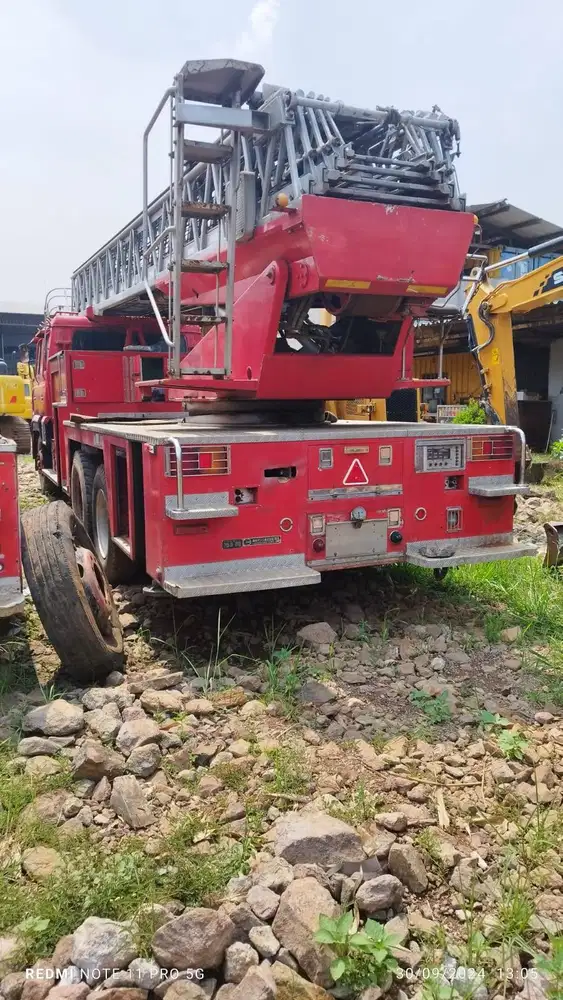 JUAL 2 UNIT TRUCK CRANE TAHUN 2006 - KONDISI AS IS