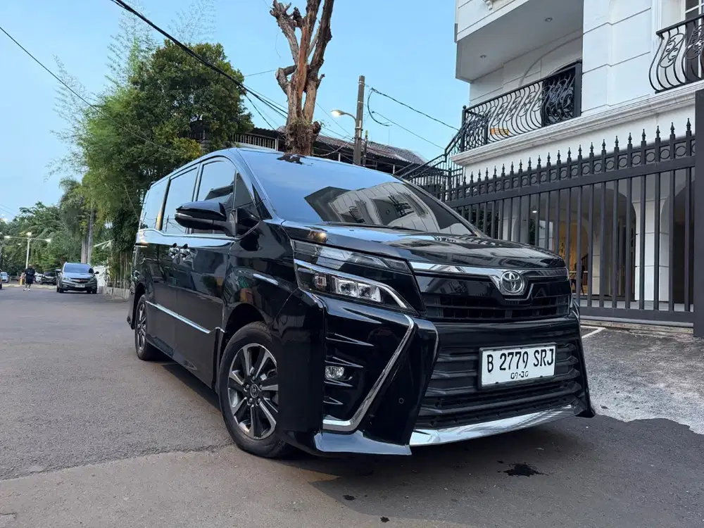Toyota Voxy 2.0 2020 AT