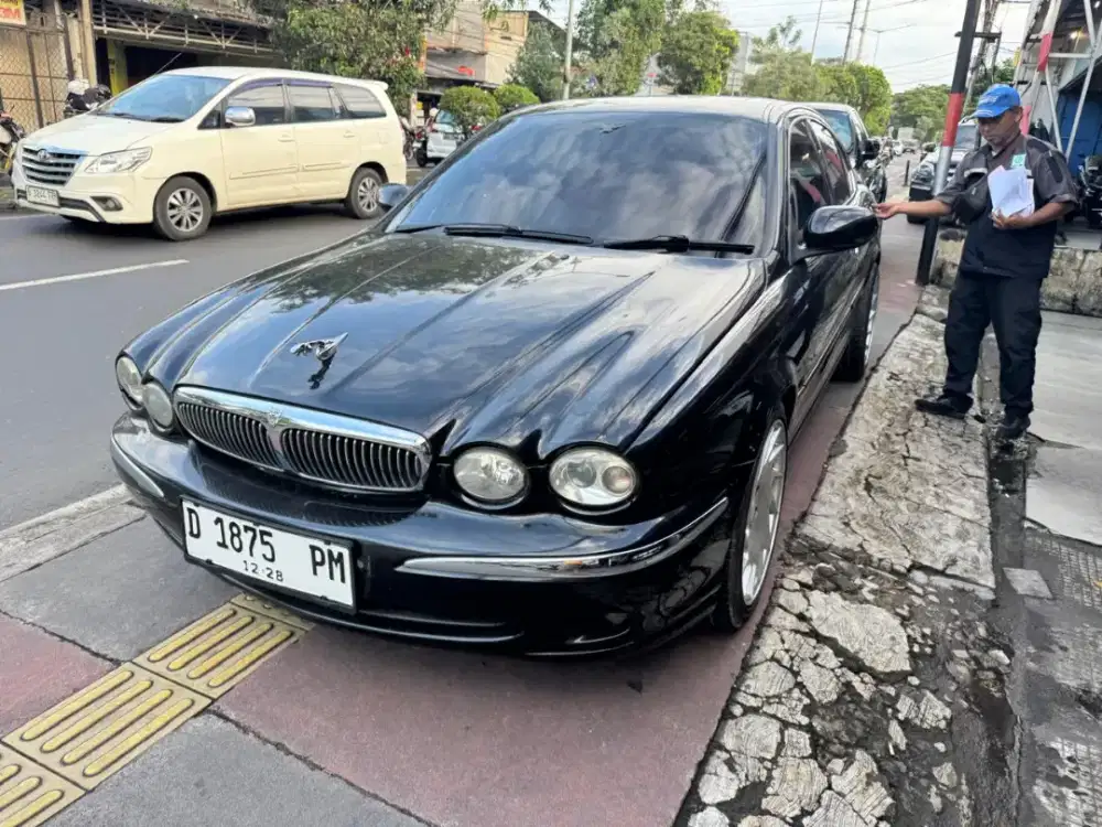 Jaguar X type th 2000 AT siap pakai