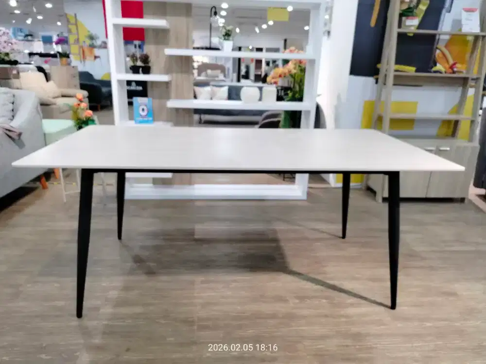 Dining Table STELLAR