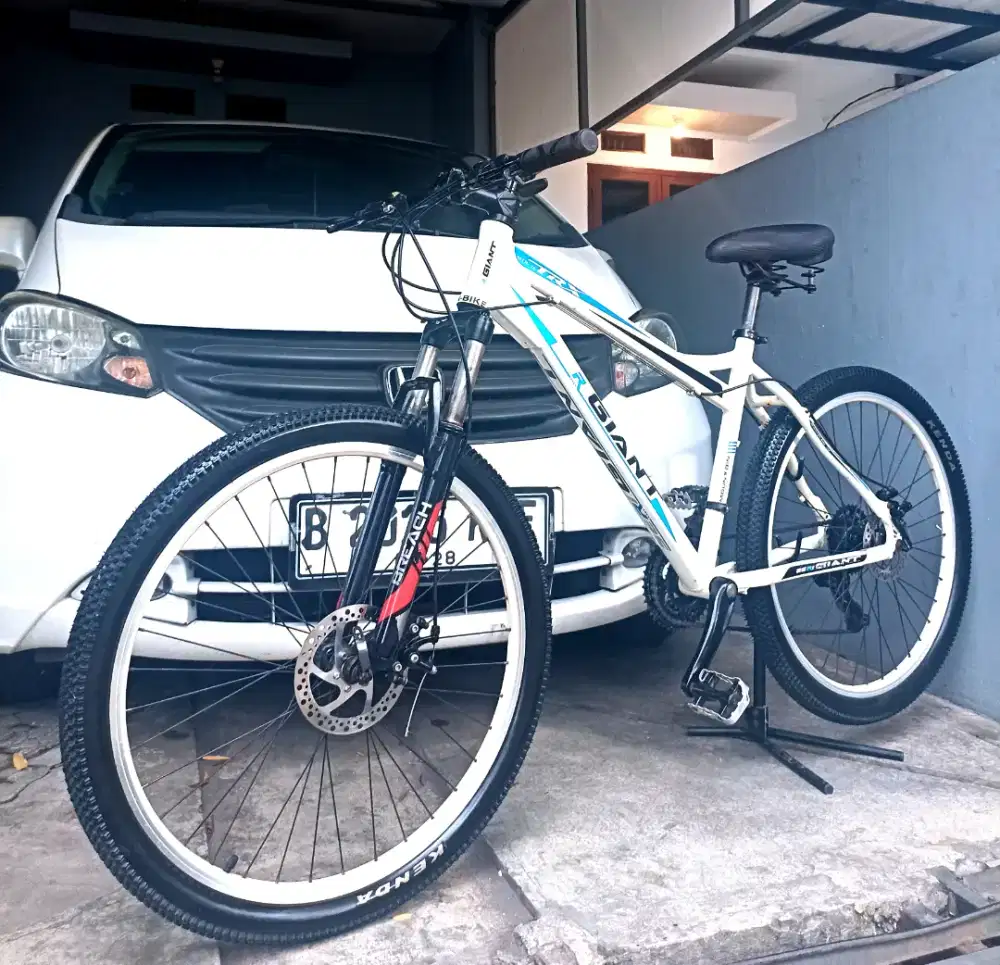 Sepeda gunung mtb giant 26 inc tinggal pakai
