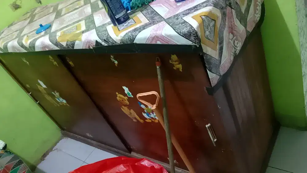 Lemari jati serbaguna