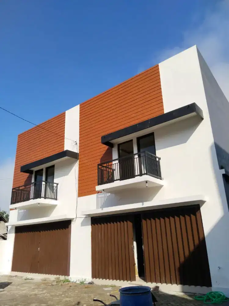 Ruko di Jalan Raya Besar (GRATIS halaman parkir luas)