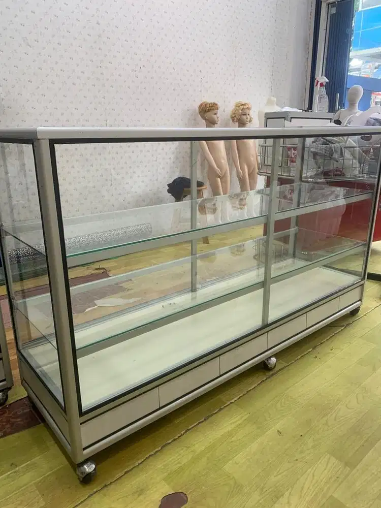 Etalase 150 cm tinggi 90cm