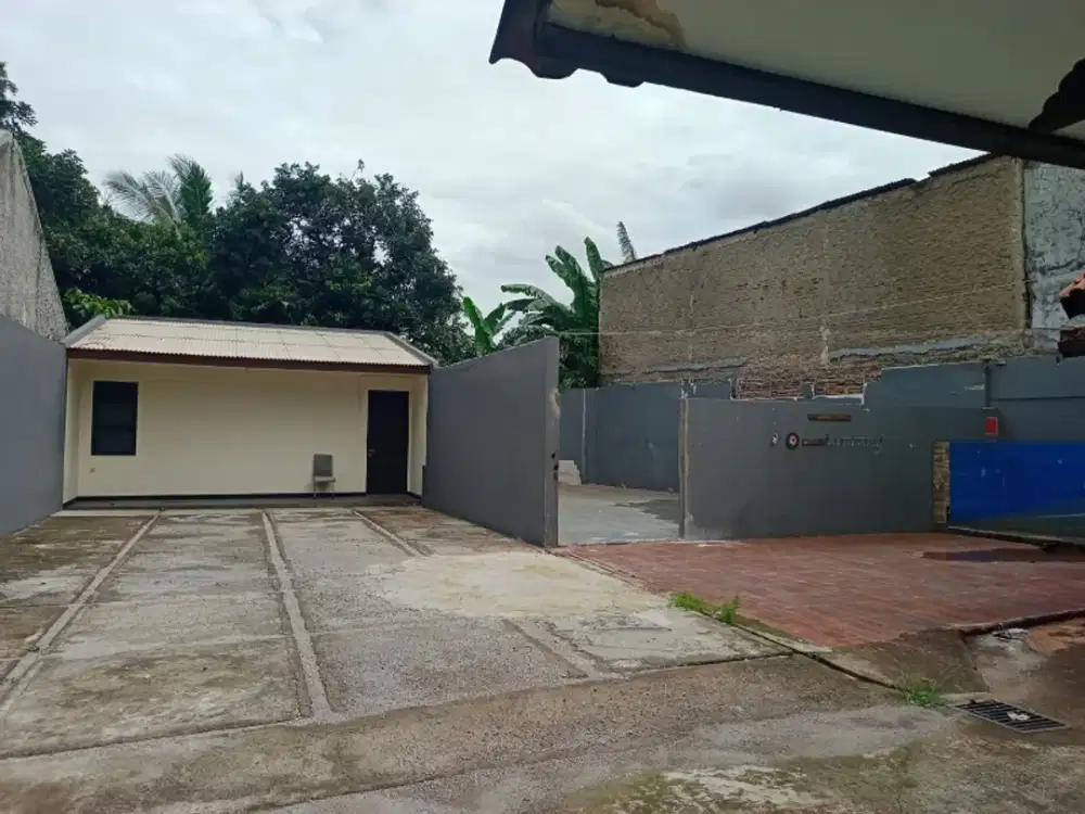 DISEWAKAN TANAH + BANGUNAN DI PINGGIR JALAN CIANGSANA