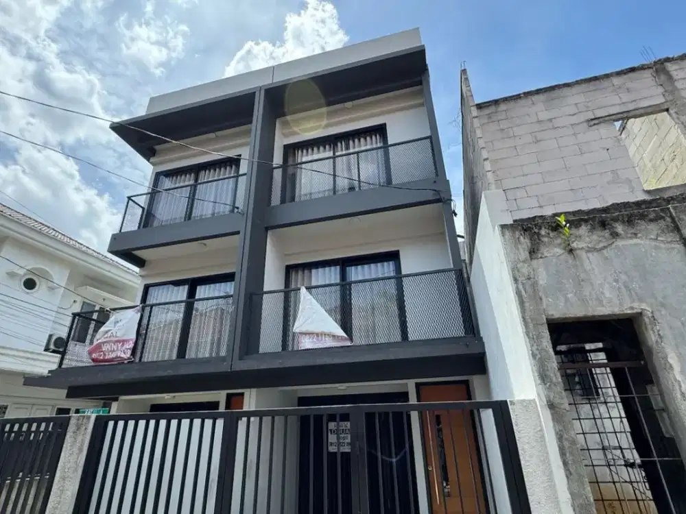 Lelang Rumah 3 Lantai Fully Furnished - Tebet, Jakarta Selatan