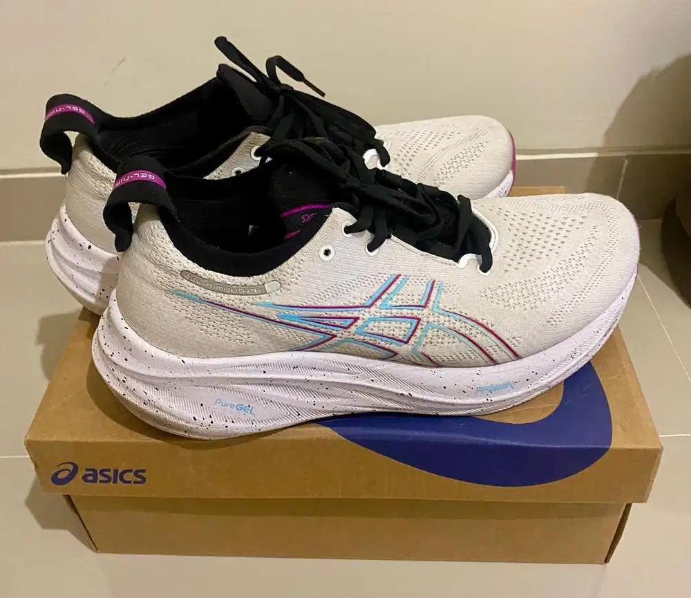 Asics Women Gel-Nimbus 26 size 40,5