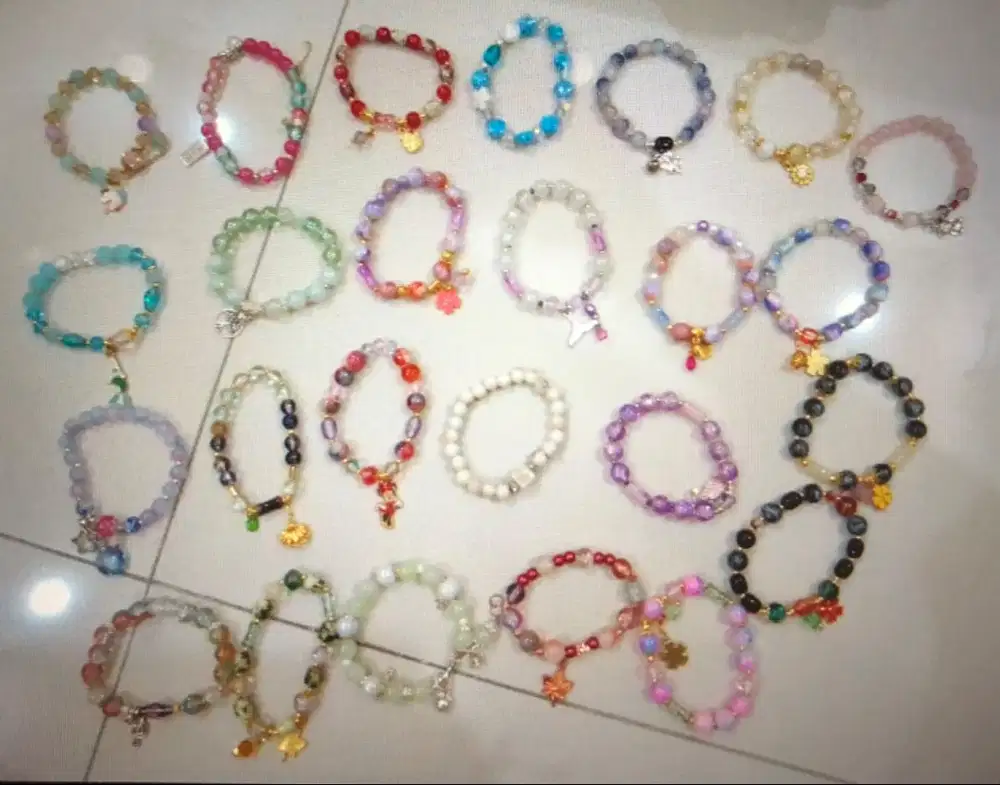 Gelang dari manik manik