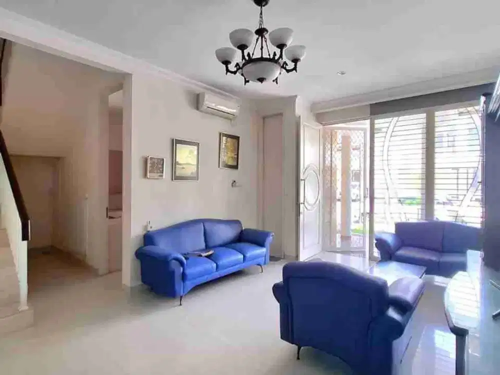 Disewakan Rumah 2 lantai Semi Furnish Siap Huni Pakuwon City