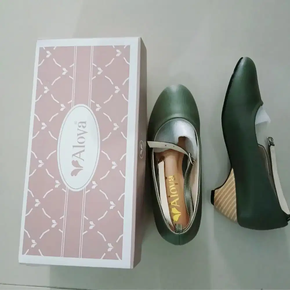 Sepatu wanita alova