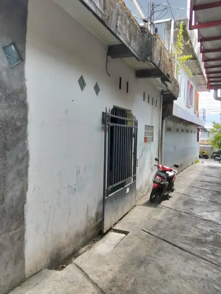 Dijual Kost UNS 5 kamar, atas Dag