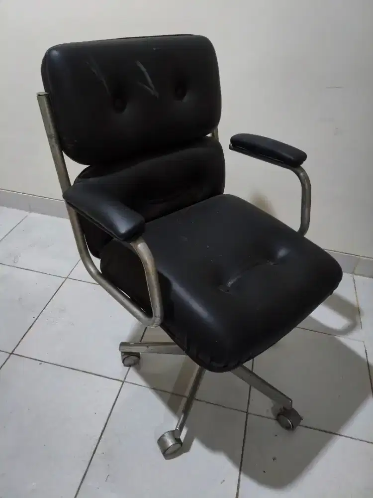 Kursi kantor bisa putar