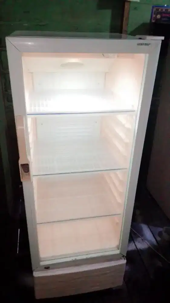 Showcase/pendingin minuman merk sharp siap pakai,no minus.