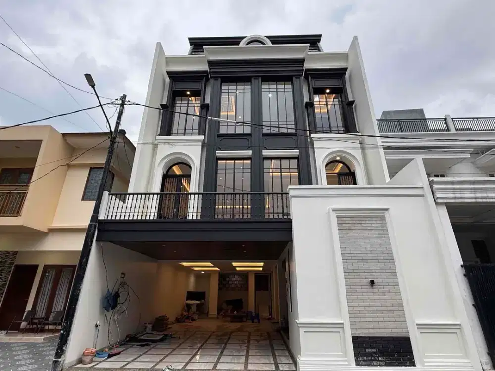 Rumah Mewah 3 Lantai Classic Modern Harga Terjangkau di Kebagusan, Jakarta Selatan.