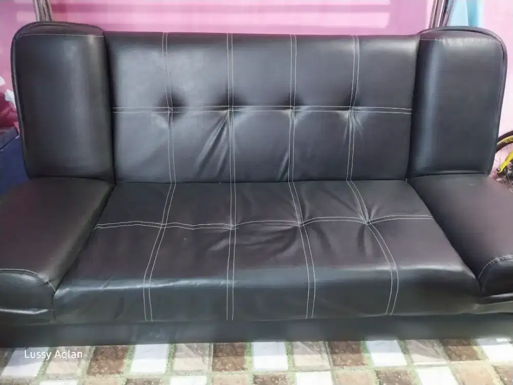 Dijual borongan sofa biasa sama sofa bed yah...