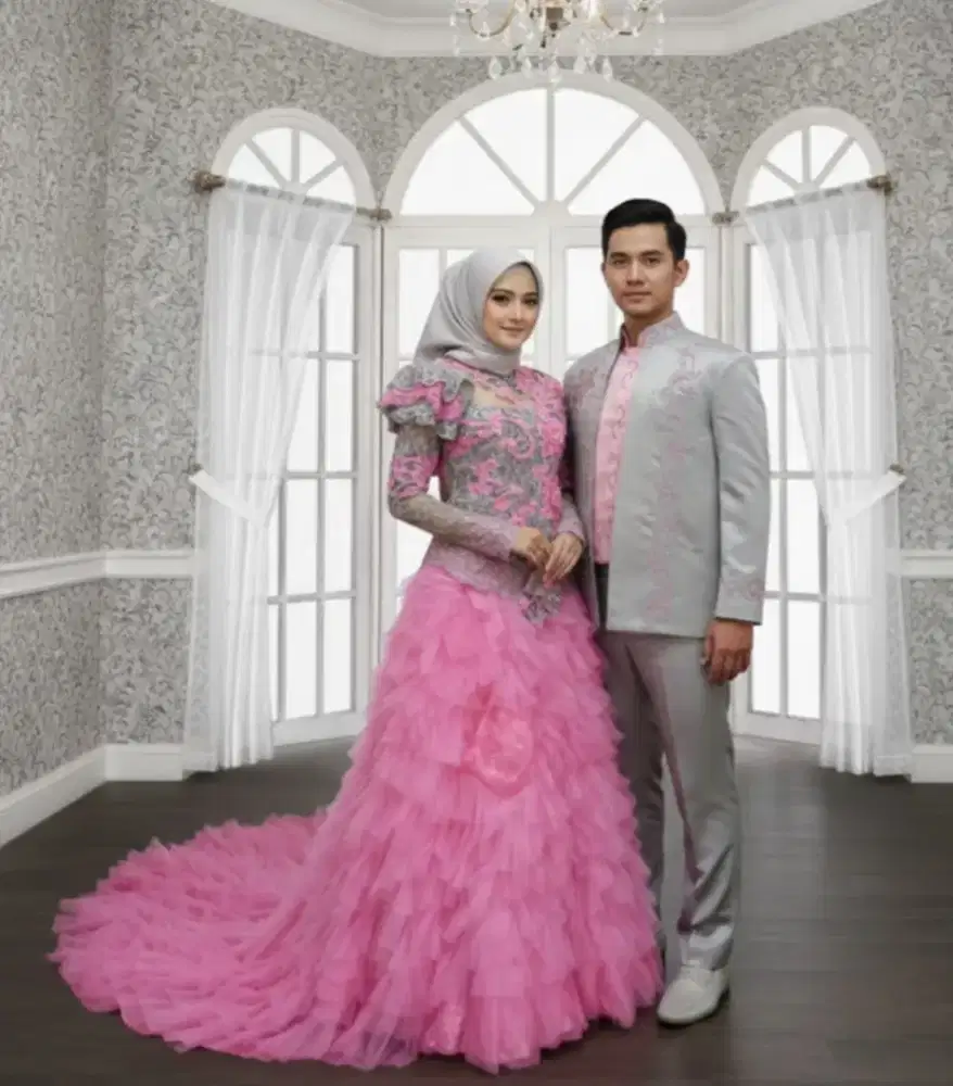 Gaun Pengantin Couple Kebaya Modern Payet dan Ekor Bulu Angsa Panjang