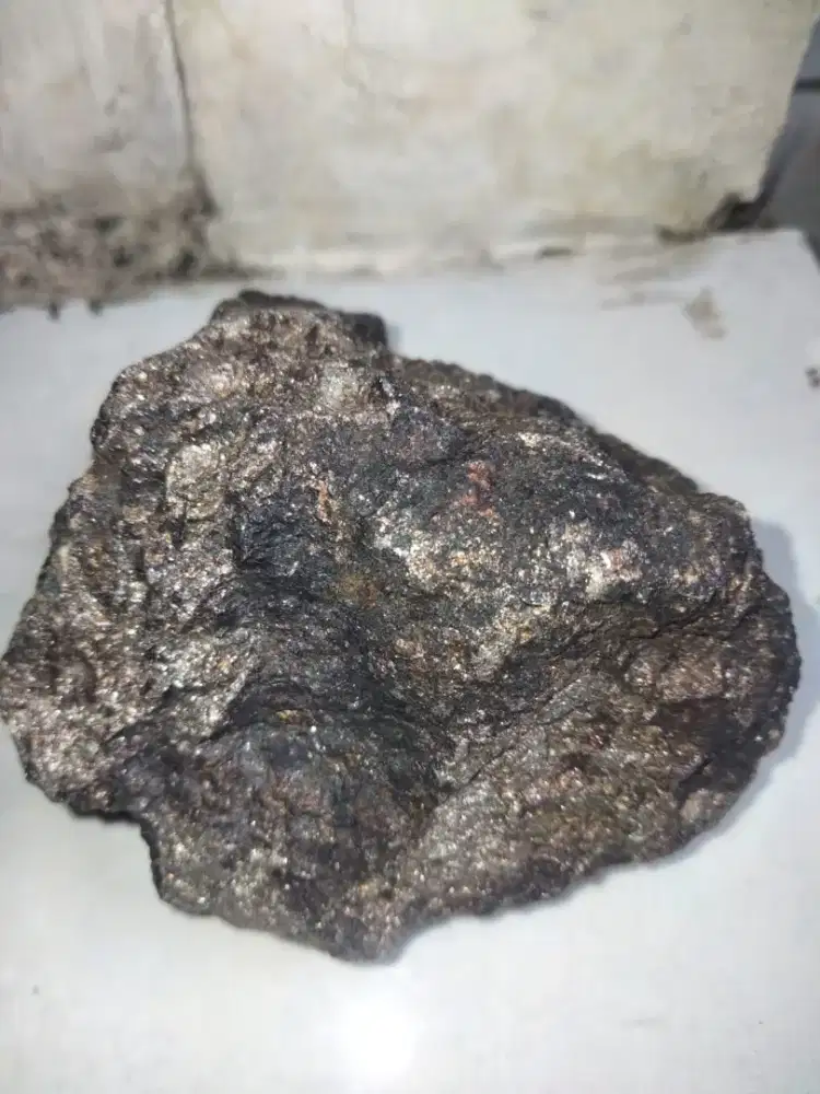 Batu meteorit magnet nempel