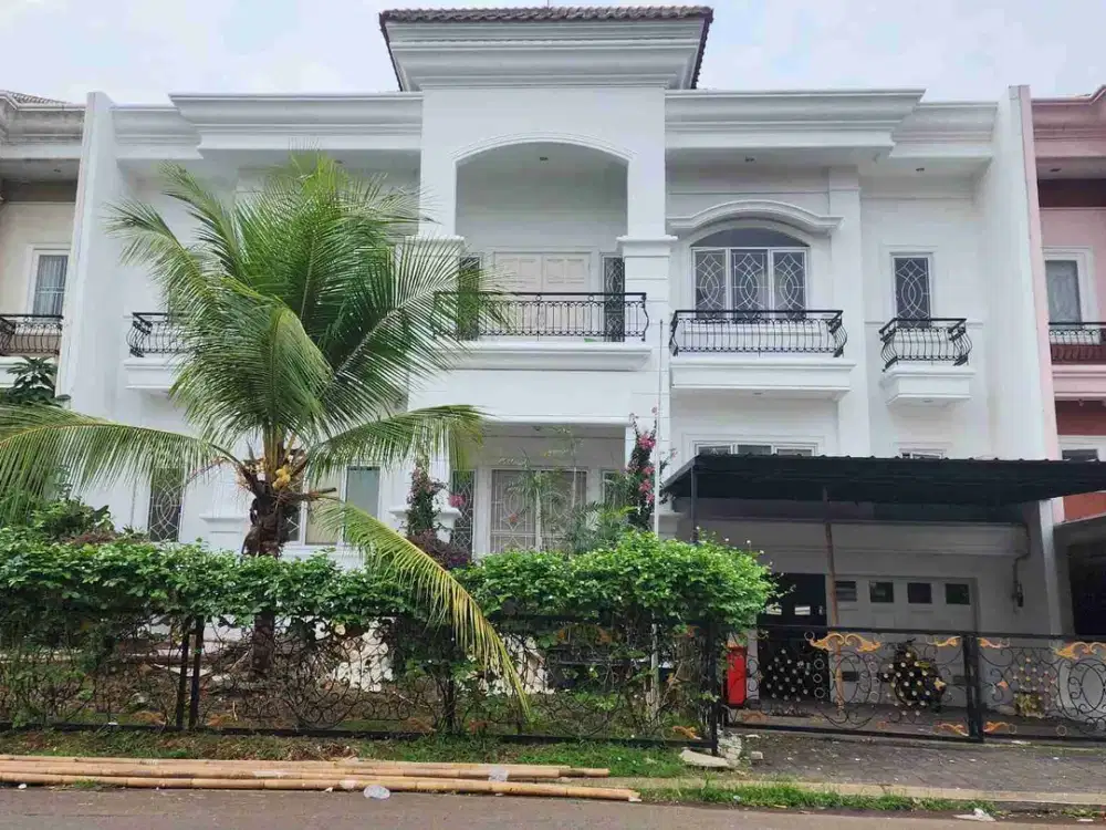 DI jual rumah mewah klasik modern 2 lantai 4 +2 kamar tidur lokasi strategis di Boulevard Raffles Hill Cibubur