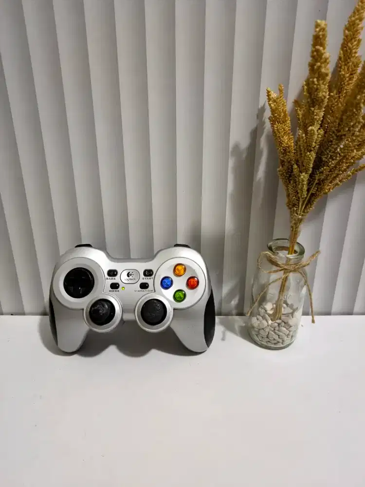 Stick wireless logitech gamepad f710 tanpa dongle usb