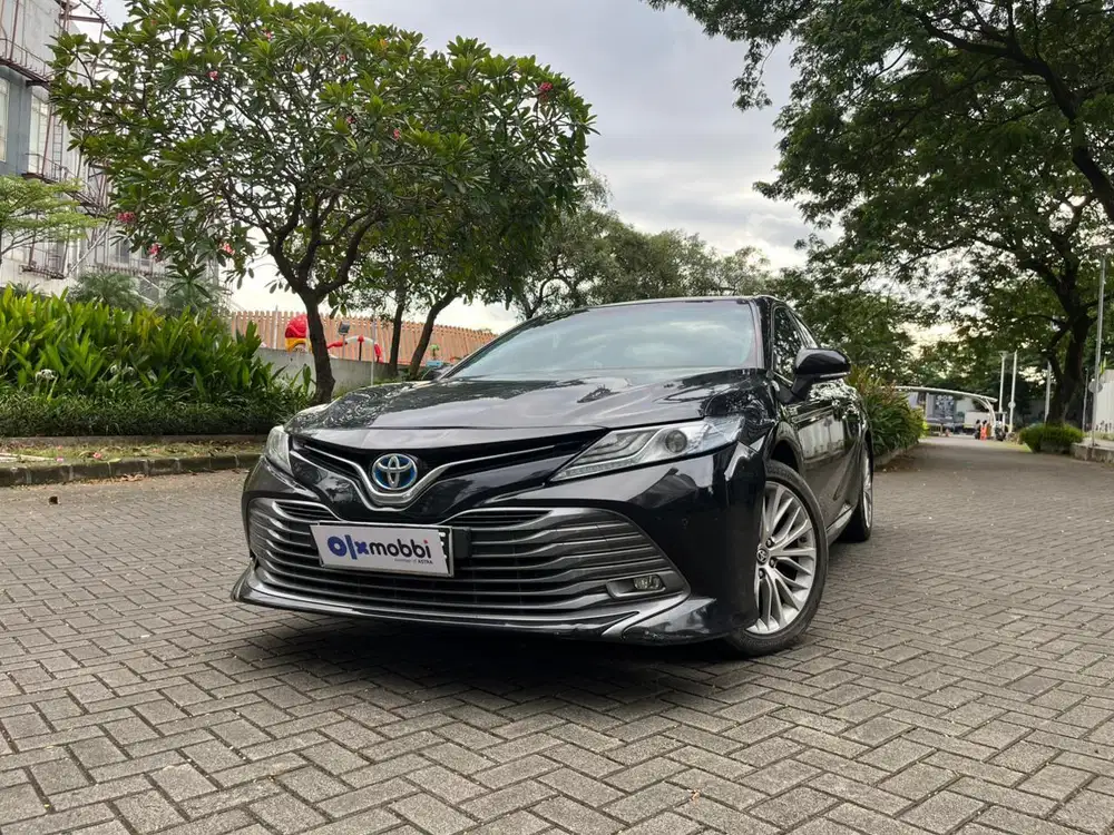DP 1 JUTA Toyota Camry 2.5 Hybrid-AT 2021 NRE