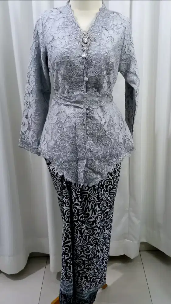 Kebaya set rok lilit