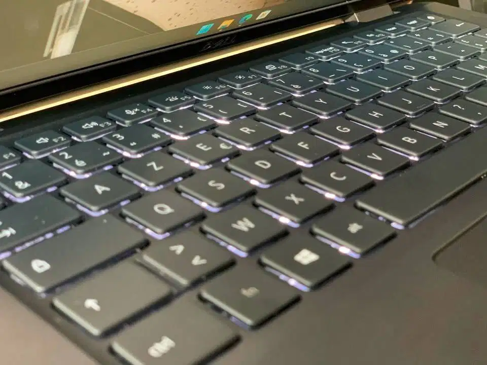 Dell Latitude 7320 Bodi Slim Intel Core I5 Gen 11 RAM 16GB Layar IPS