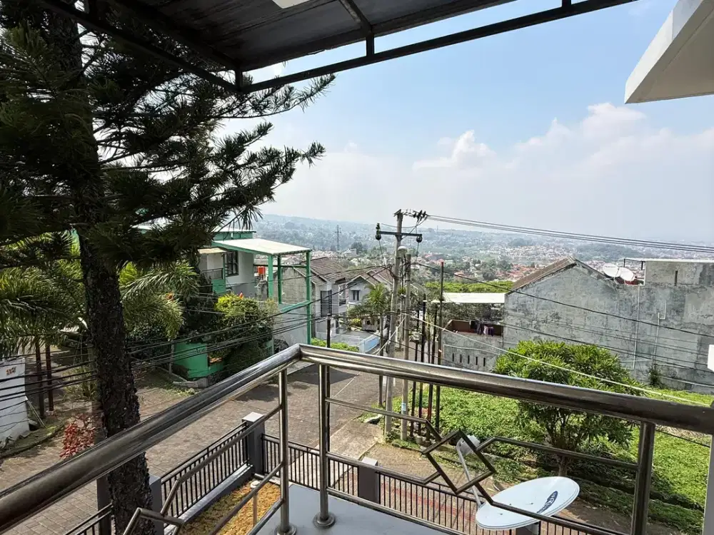 Dijual Rumah 2 ½ Lantai dengan View Kota Bandung - SHM Nego Sampe Jadi
